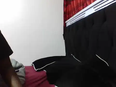 sexy-nyams stripchat live cam model