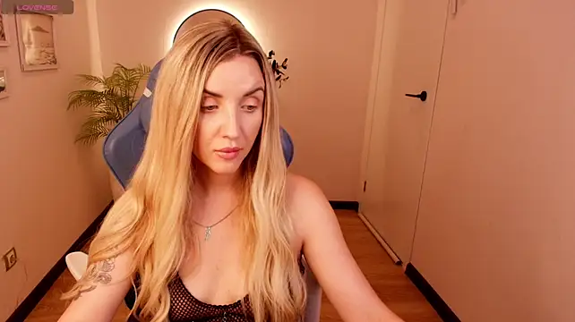 White_F0x stripchat live cam model