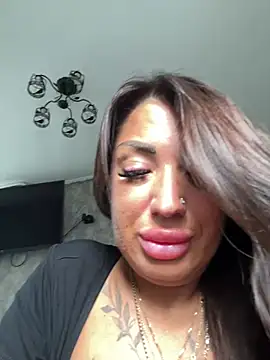 RuslanaXX stripchat live cam model