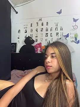 Milleradhara24 stripchat live cam model