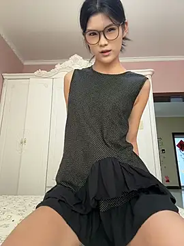 yanzi520 stripchat live cam model