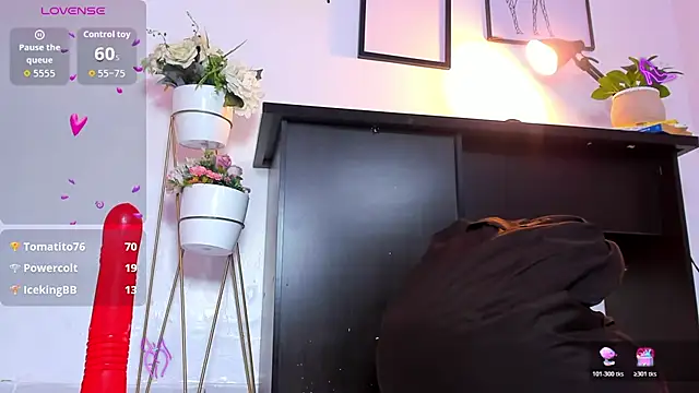 MEYLAGIA stripchat live cam model