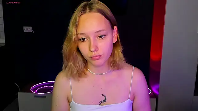 rikkitikkitavik stripchat live cam model