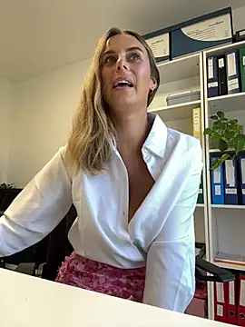 Hii_Lolla stripchat live cam model