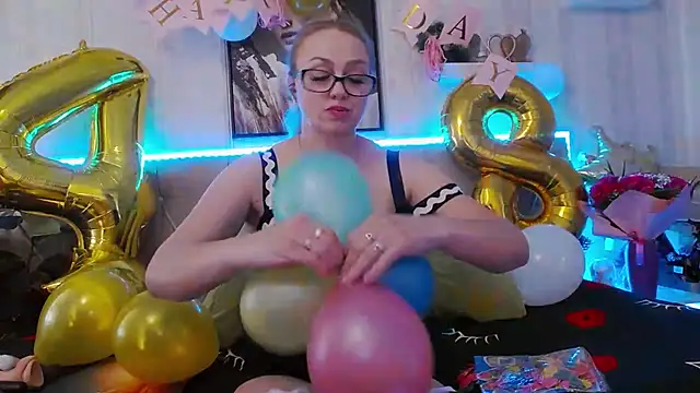 LadyJeen stripchat live cam model