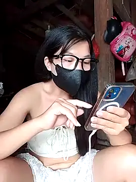 linh-xinh- stripchat live cam model