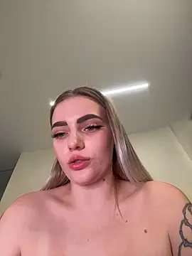 HugeBoobsAlice stripchat live cam model