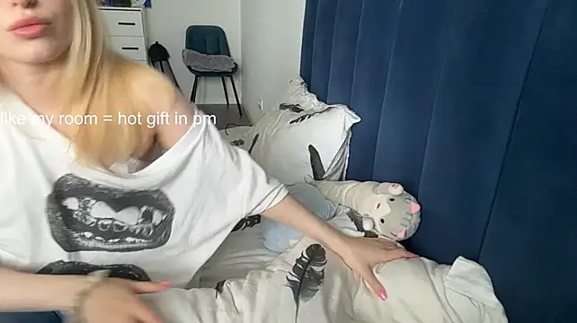 Elisahaps stripchat live cam model
