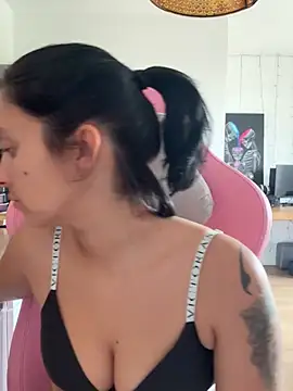 LaPetiteKim stripchat live cam model