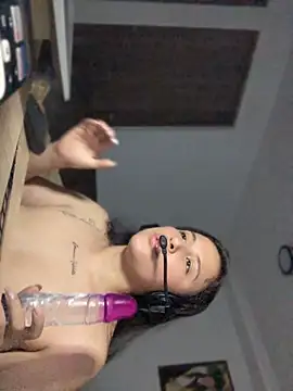 maxxi_31 stripchat live cam model