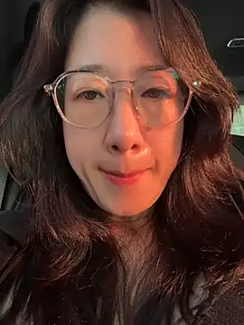 weiwei103 stripchat live cam model