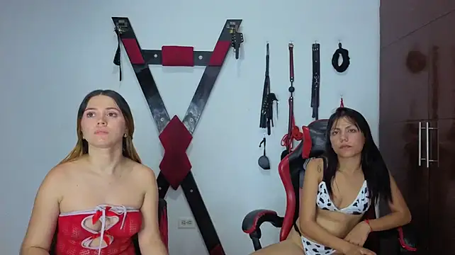 Hana_and_Lola stripchat live cam model