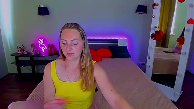 MagicEyess stripchat live cam model