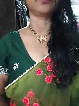 SRUTHI-8 stripchat live cam model