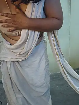 AADHIRA_Tamil_Mallu stripchat live cam model