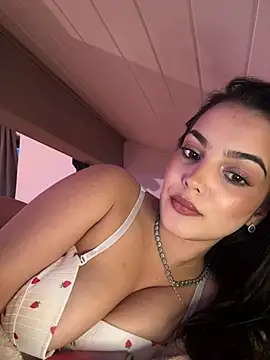LunnaVey stripchat live cam model