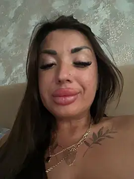 RuslanaXX stripchat live cam model