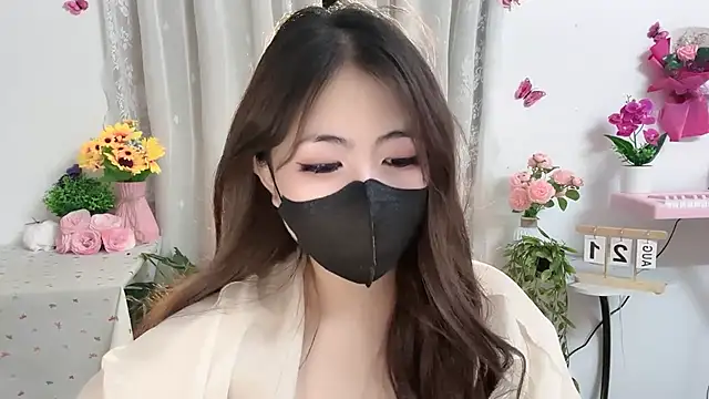 MIJ-Uwuu stripchat live cam model