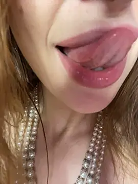 SinKit stripchat live cam model