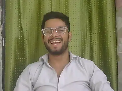 Stubborndesiboy stripchat live cam model