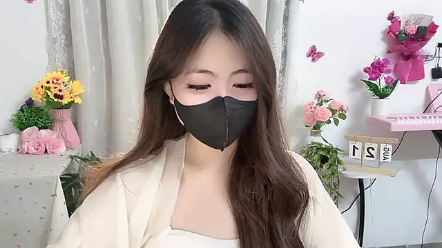 MIJ-Uwuu stripchat live cam model