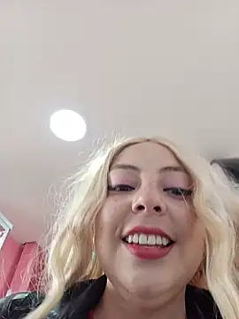 madelaine- stripchat live cam model