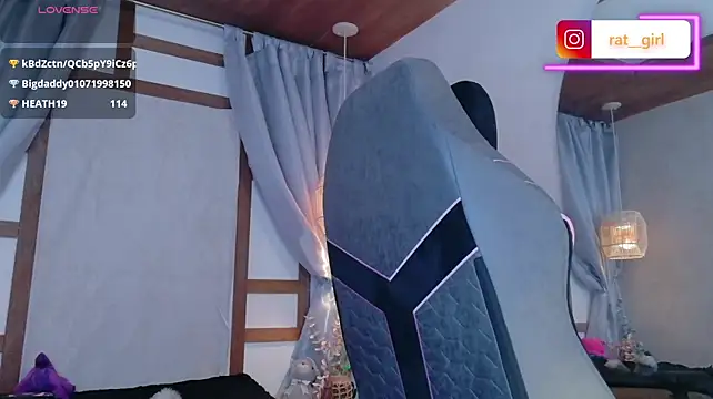 irisfeitan stripchat live cam model