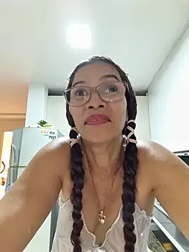 Merybeks stripchat live cam model
