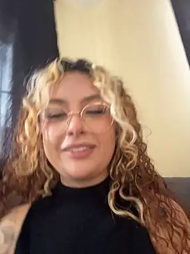Joyce-fire stripchat live cam model
