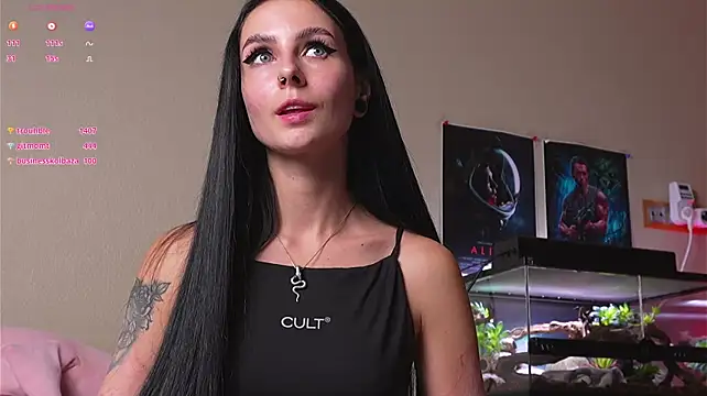 YaraAveiri stripchat live cam model