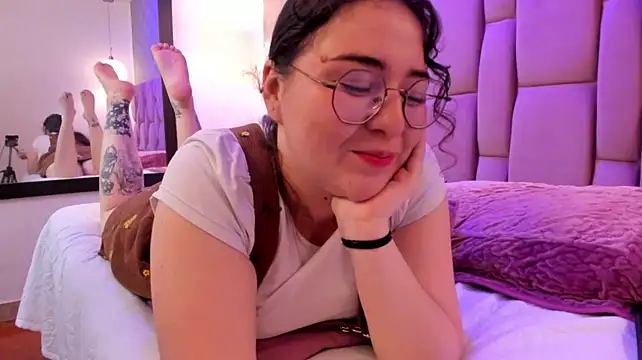 Lily-Moon_ stripchat live cam model