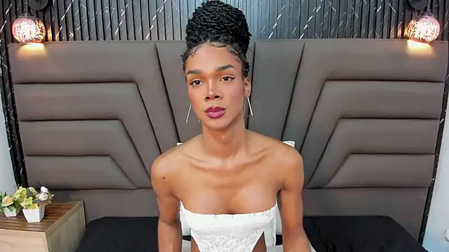 NaomiSteward stripchat live cam model