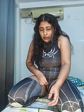 SubmissiveKaur stripchat live cam model