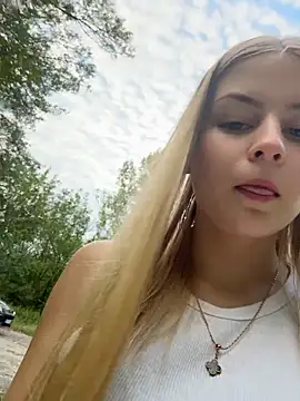 RossyMood stripchat live cam model