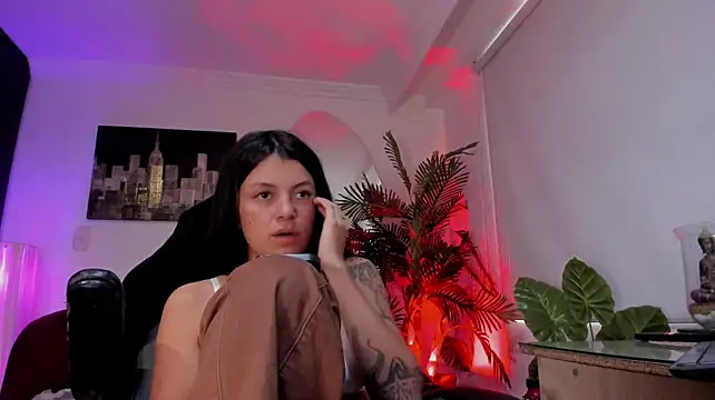 Meghan320 stripchat live cam model