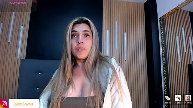 EvaaLovia1 stripchat live cam model