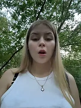 RossyMood stripchat live cam model