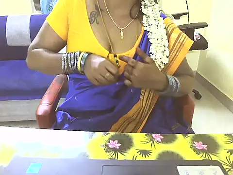 Tamilsriyazhini stripchat live cam model