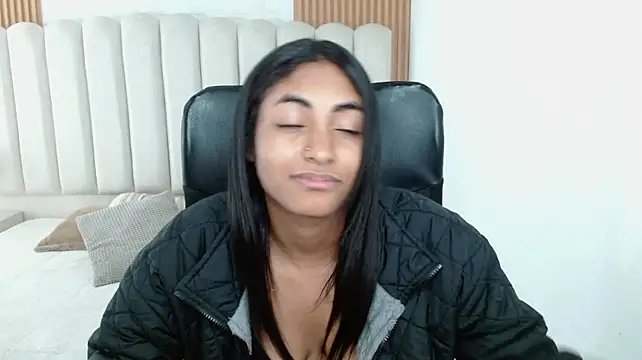 shaneelle stripchat live cam model