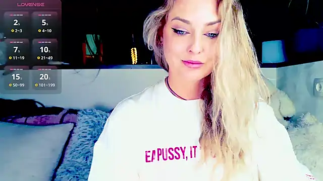 _JuliaSpace_ stripchat live cam model