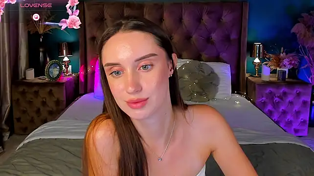 ToriSonn stripchat live cam model