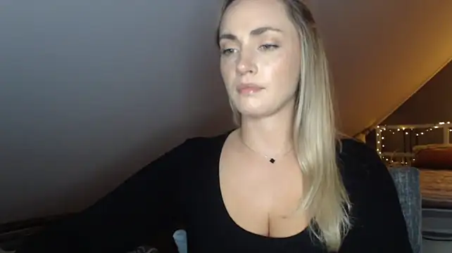 ScarlettSensitive stripchat live cam model