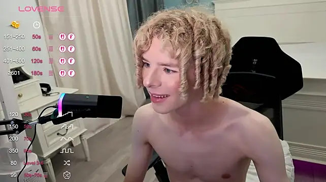 Kudi_Minnt stripchat live cam model