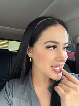 Sara_fun stripchat live cam model