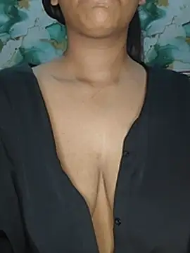 Cute-Ishita stripchat live cam model