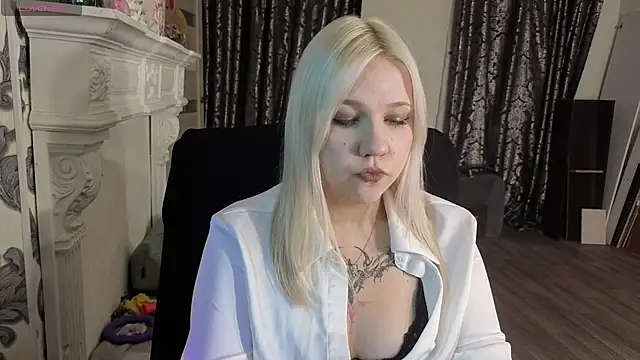 moon__shy stripchat live cam model