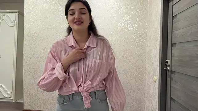 IzzabelSun stripchat live cam model