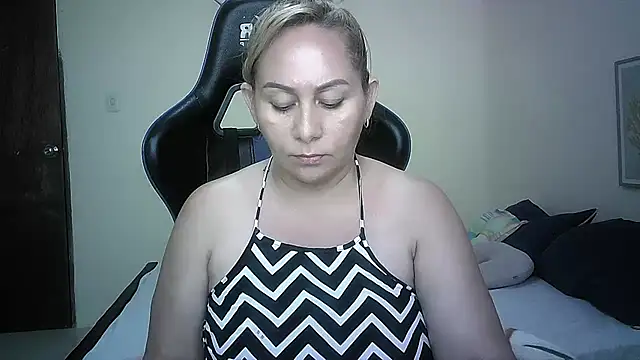 mariana0x stripchat live cam model