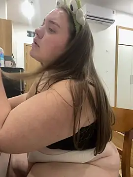 Comprom1se stripchat live cam model