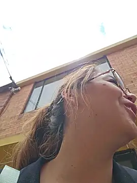 Mari-98 stripchat live cam model